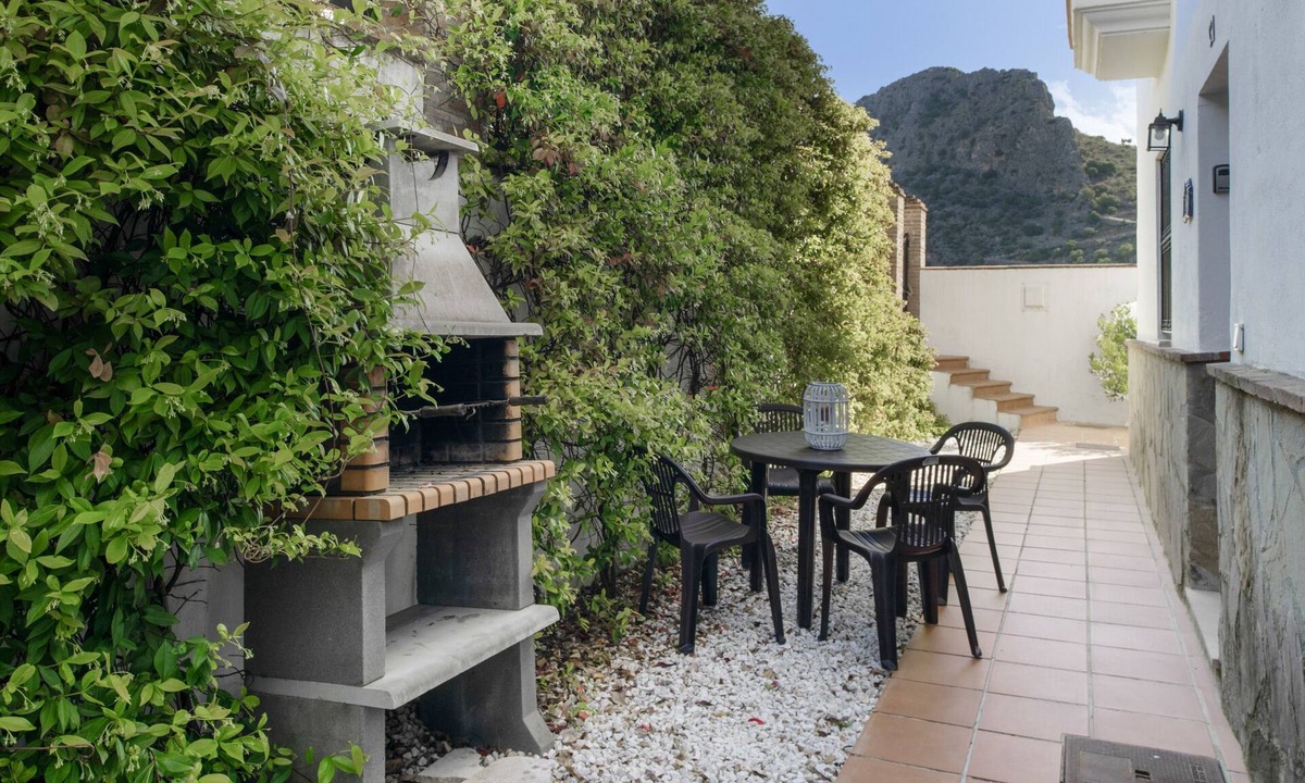 Montejaque Apartment | Apartment 'Casa Riguelas' with Mountain View, Shared Pool and Shared Garden