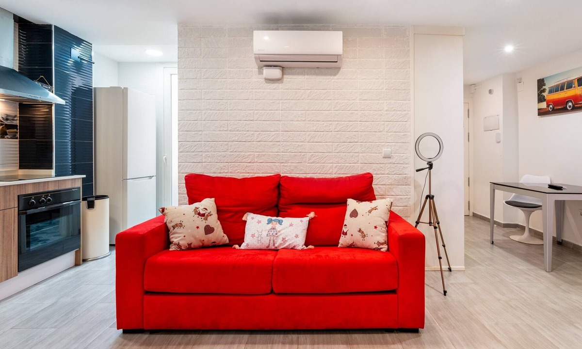 R.E.N.F.E. Apartment | Apartment "Centro Estacion Vialia" with Shared Pool & Wi-Fi