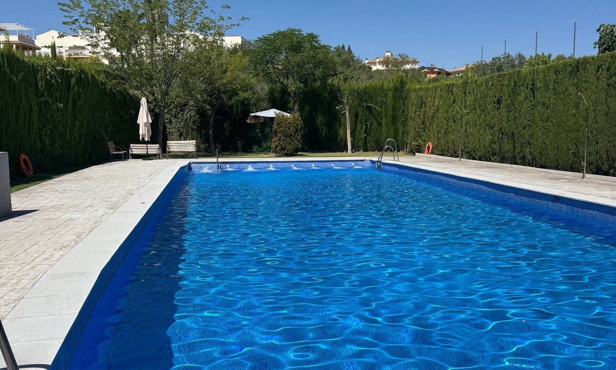 Albolote Apartment | Apartment 'Comodidad Cerca Del Centro Granada' with Shared Pool, Wi-Fi and Air Conditioning