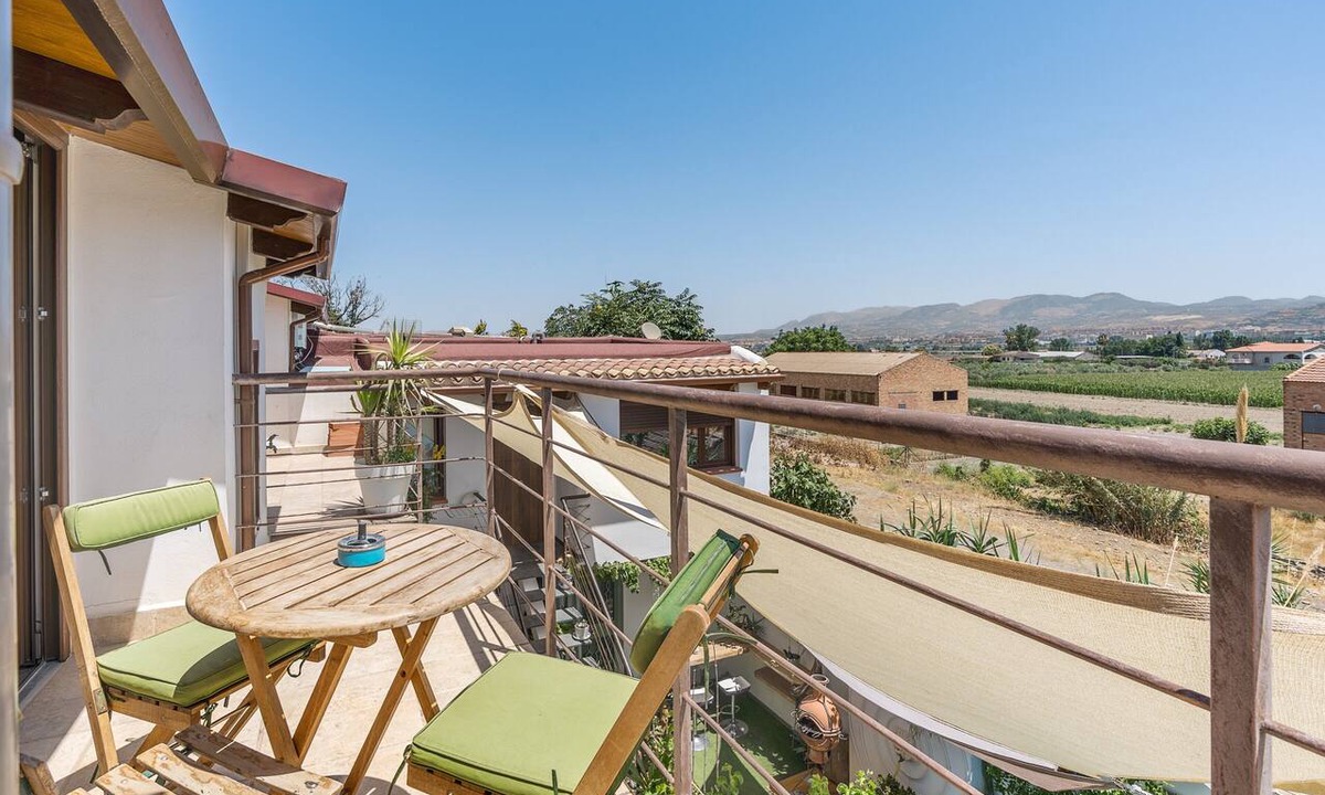 Vegas del Genil Apartment | Apartment 'Con Vistas A Las Montañas' with Mountain View, Wi-Fi and Air Conditioning