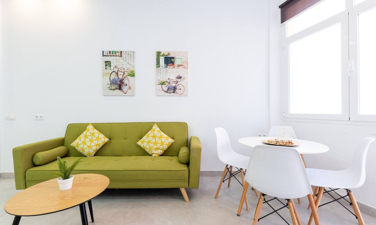 Cruz de Humilladero Apartment | Apartment “El Andén de la Estación 2” Near the Beach with Air Conditioning