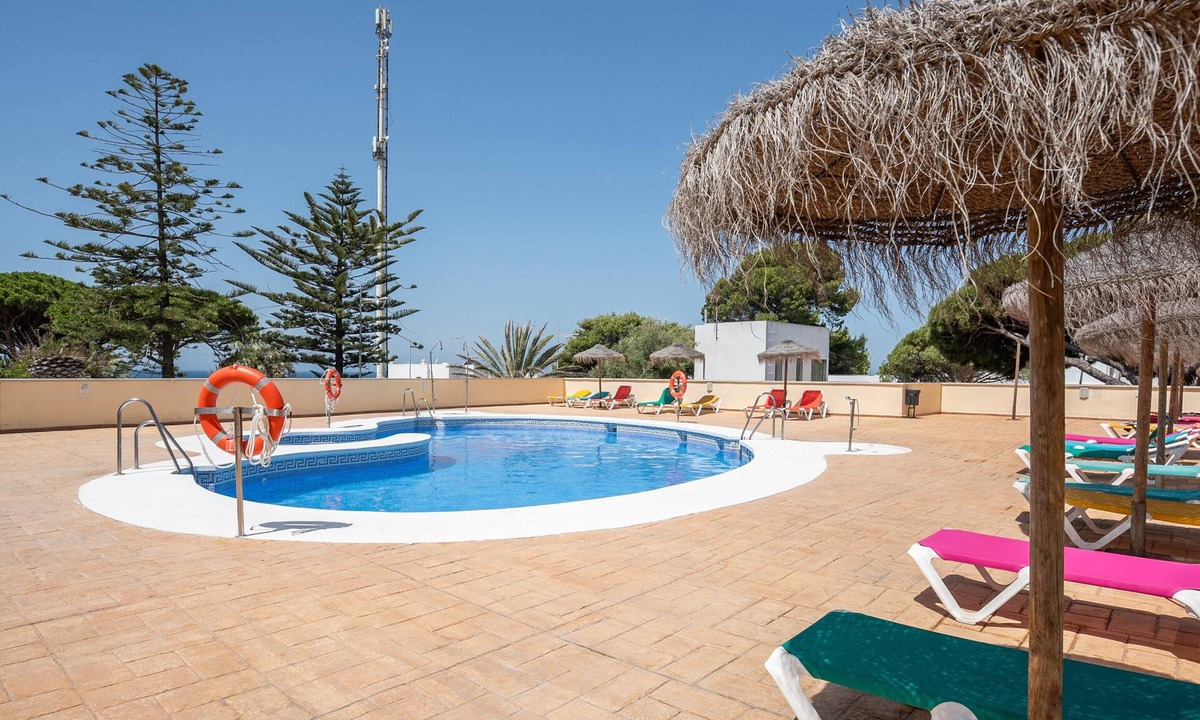 Los Canos de Meca Apartment | Apartment 'En Los Caños De Meca' with Sea View, Wi-Fi and Air Conditioning