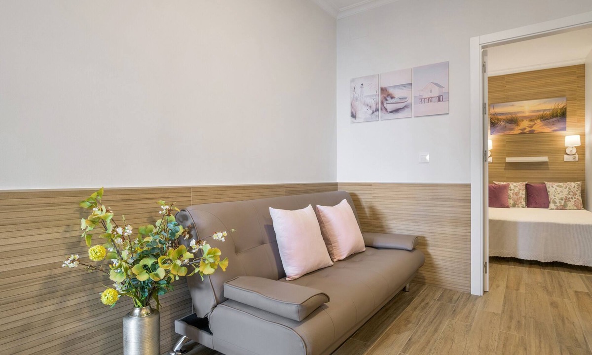 Conil de la Frontera City Center Apartment | Apartment 'Reyes Católicos Conil' with Wi-Fi and Air Conditioning