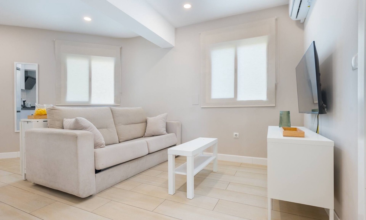 Doctor Barraquer-Grupo Renfe-Policlinico Apartment | Apartment 'Fedriani' with Wi-Fi and Air Conditioning