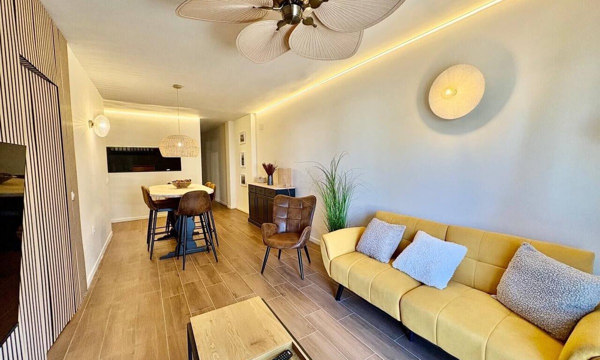 Carboneras Apartment | Apartment 'Fmr Avenida Almería' with Private Terrace, Balcony and Wi-Fi