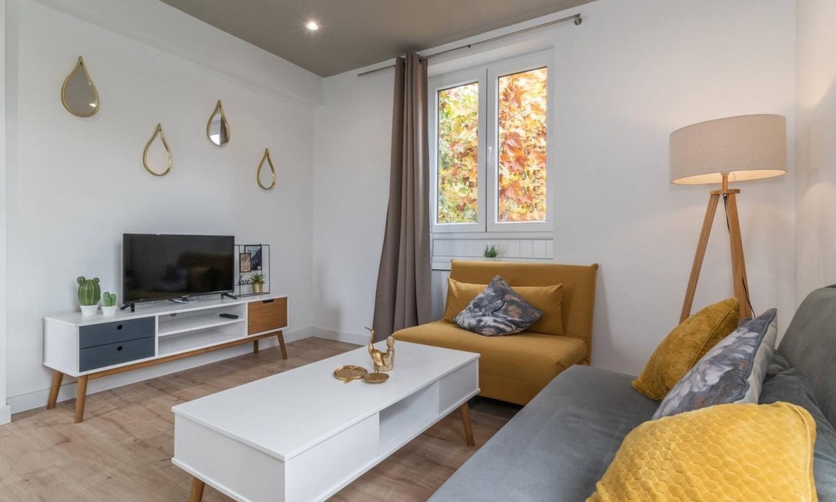 Cervantes Apartment | Apartment in a restored mansion in Granada.