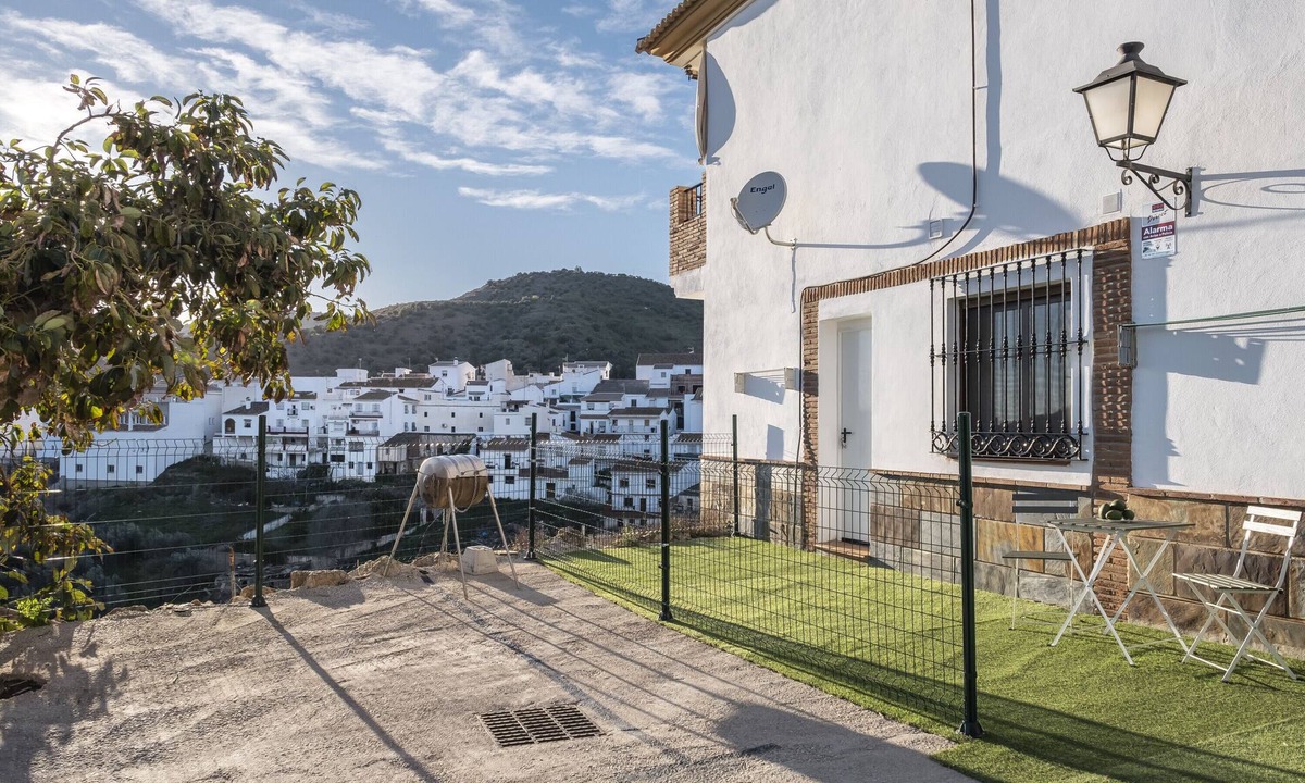 Totalan Apartment | Apartment "La Azomadilla" with Shared Terrace and Wi-Fi