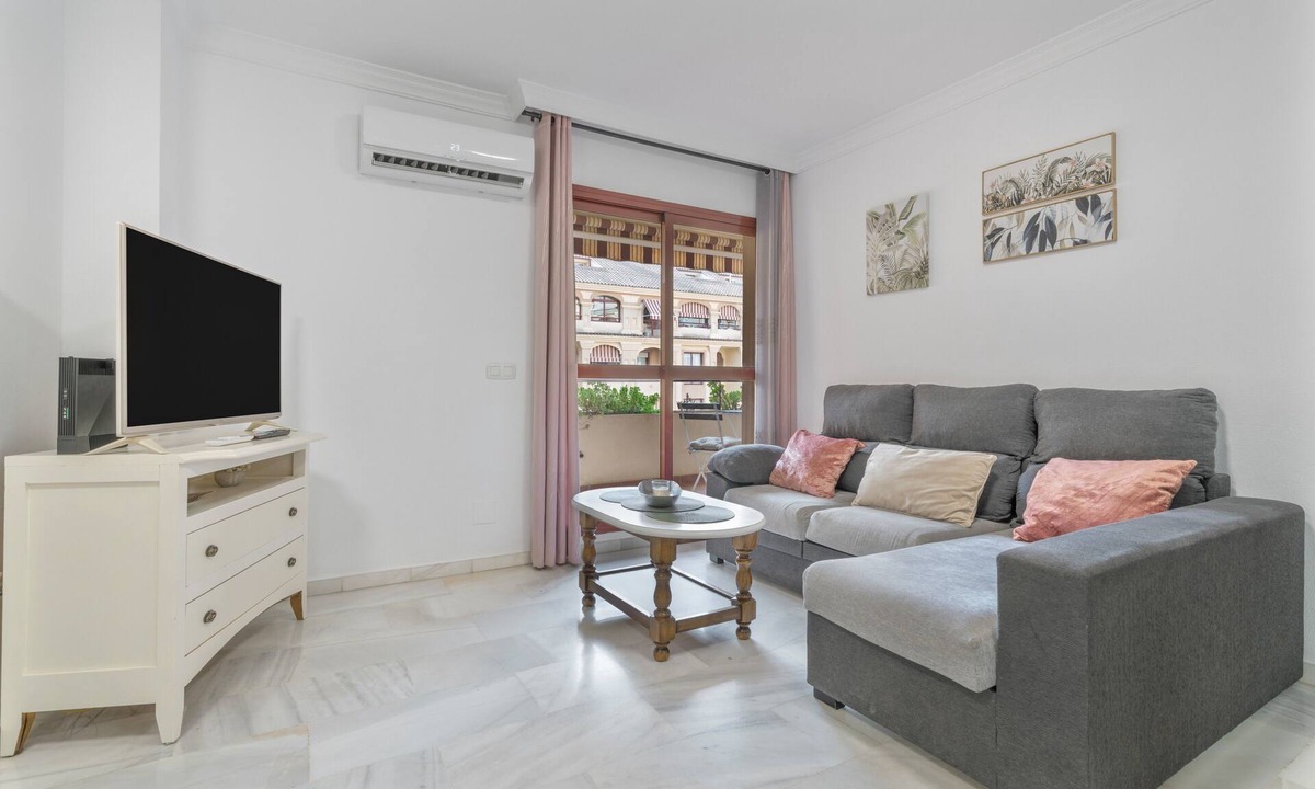 Arroyo de la Miel Apartment | Apartment 'Liya's Home' with Balcony, Wi-Fi and Air Conditioning