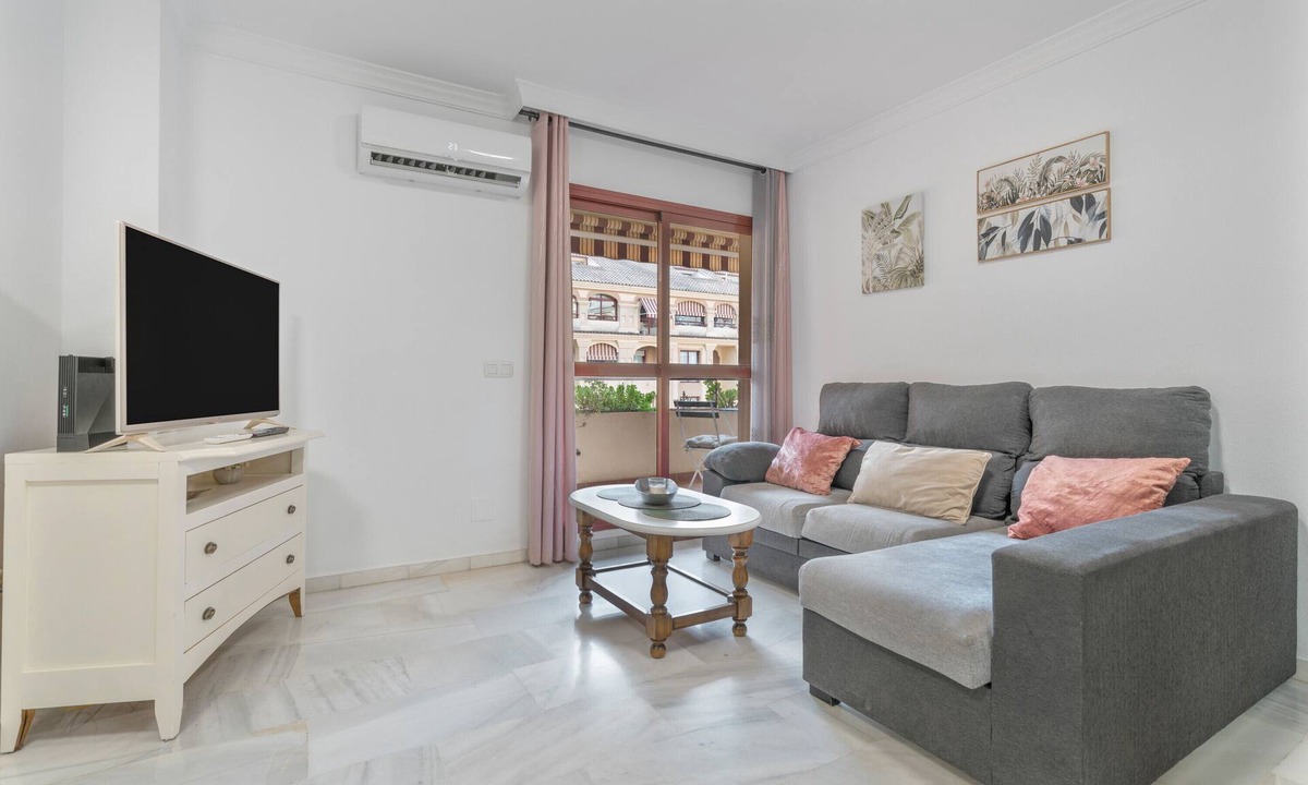 Arroyo de la Miel Apartment | Apartment 'Liya's Home' with Balcony, Wi-Fi and Air Conditioning