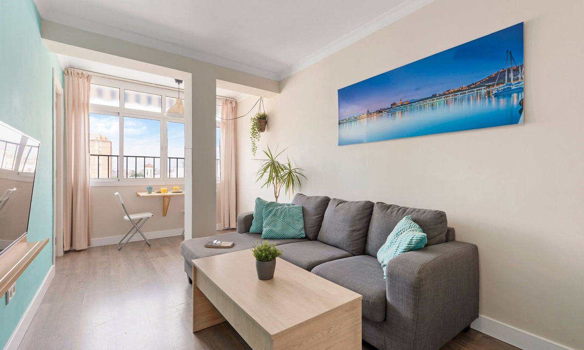 Jardin de la Abadia Apartment | Apartment 'Málaga Beach, Costa del Sol' with Mountain Views, Wi-Fi & Air Conditioning