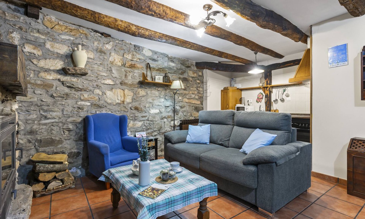 Cangas del Narcea Municipality Apartment | Apartment 'Remolín' with Mountain View and Wi-Fi