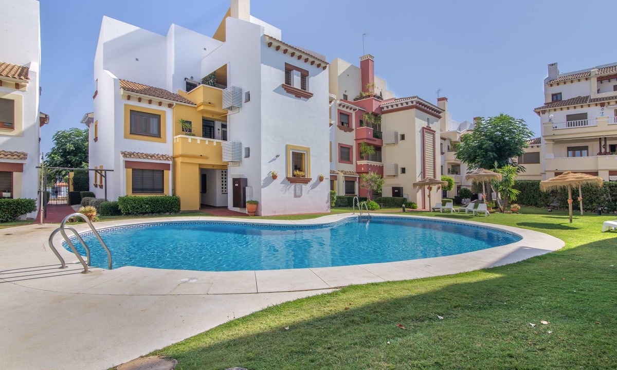 Costa Esuri Apartment | Apartment 'Saadia Golf and Beach' with Shared Pool, Wi-Fi, and Air Conditioning