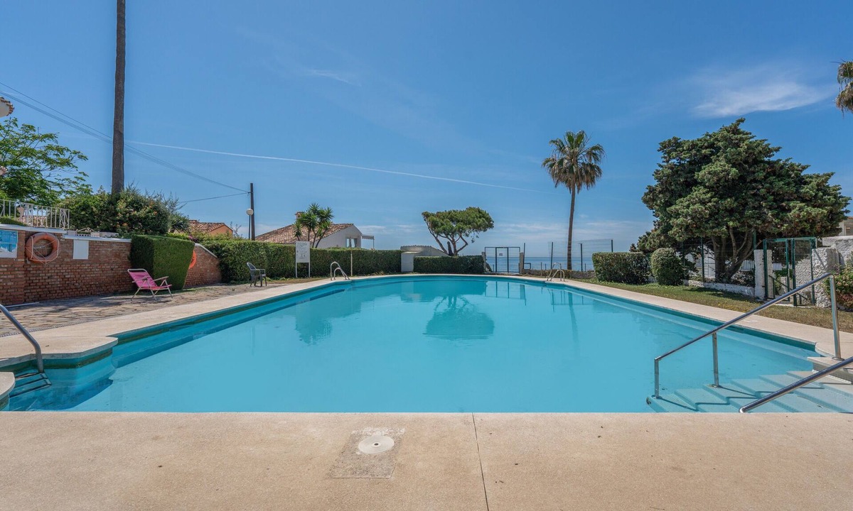 Estepona Apartment | Apartment 'Siente El Mar' with Sea View, Wi-Fi and Air Conditioning