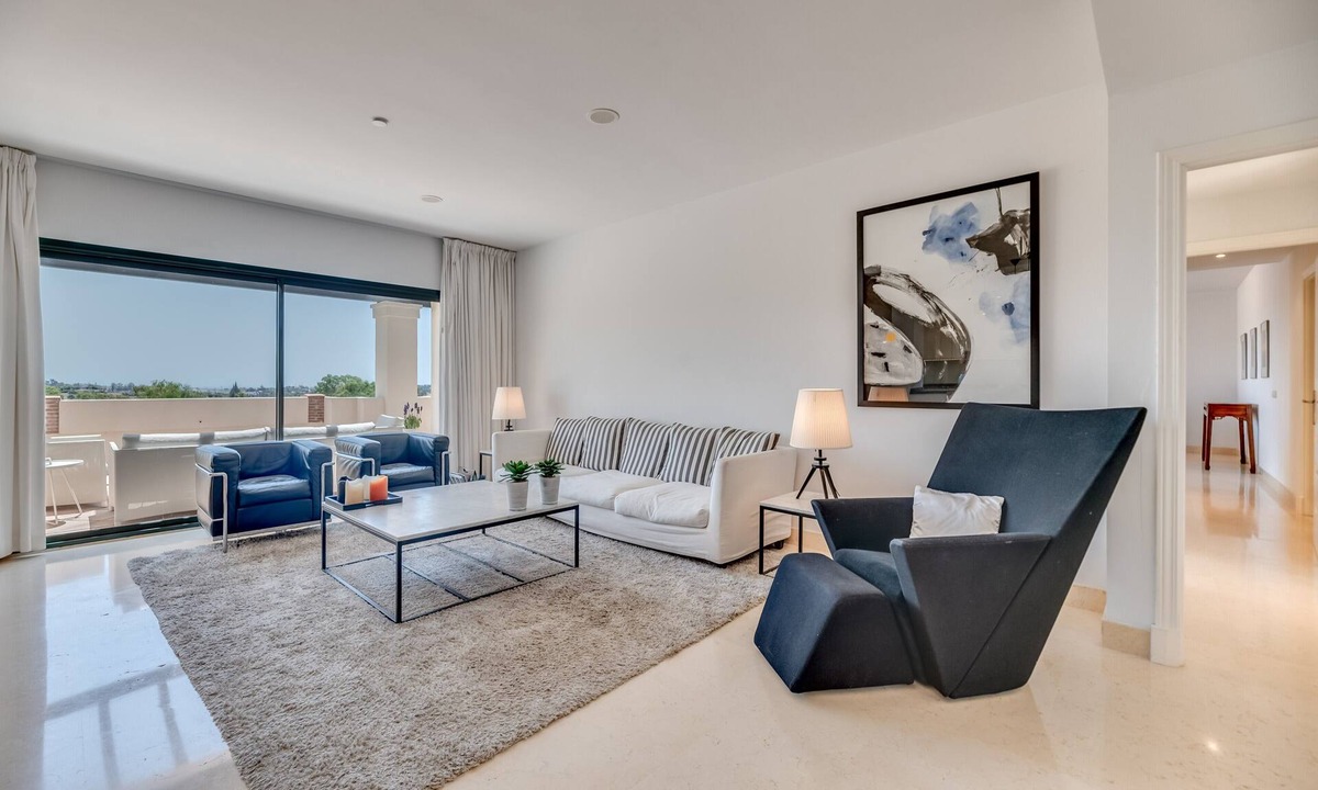 Benahavis Apartment | Apartment 'Spacious 2-Bed Capanes Del Golf' with Mountain View and Air Conditioning