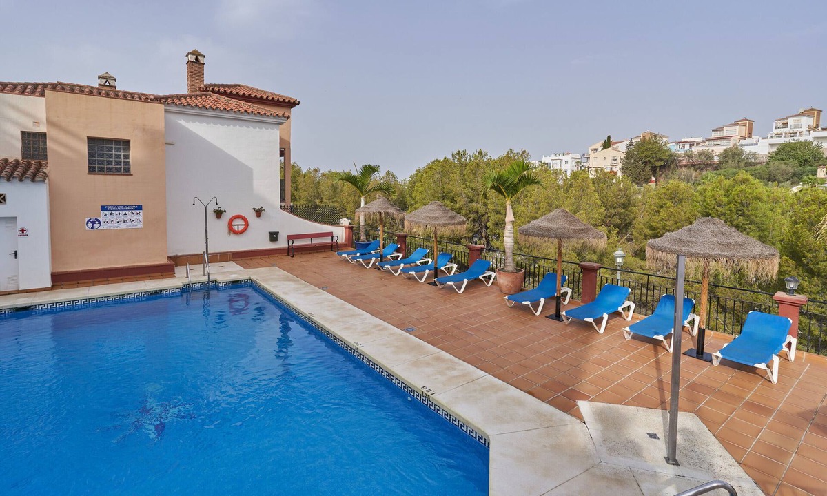 Oasis del Capistrano Apartment | Apartment 'Superb Nerja' with shared pool, Wi-Fi, Air-Con, near Burriana Beach