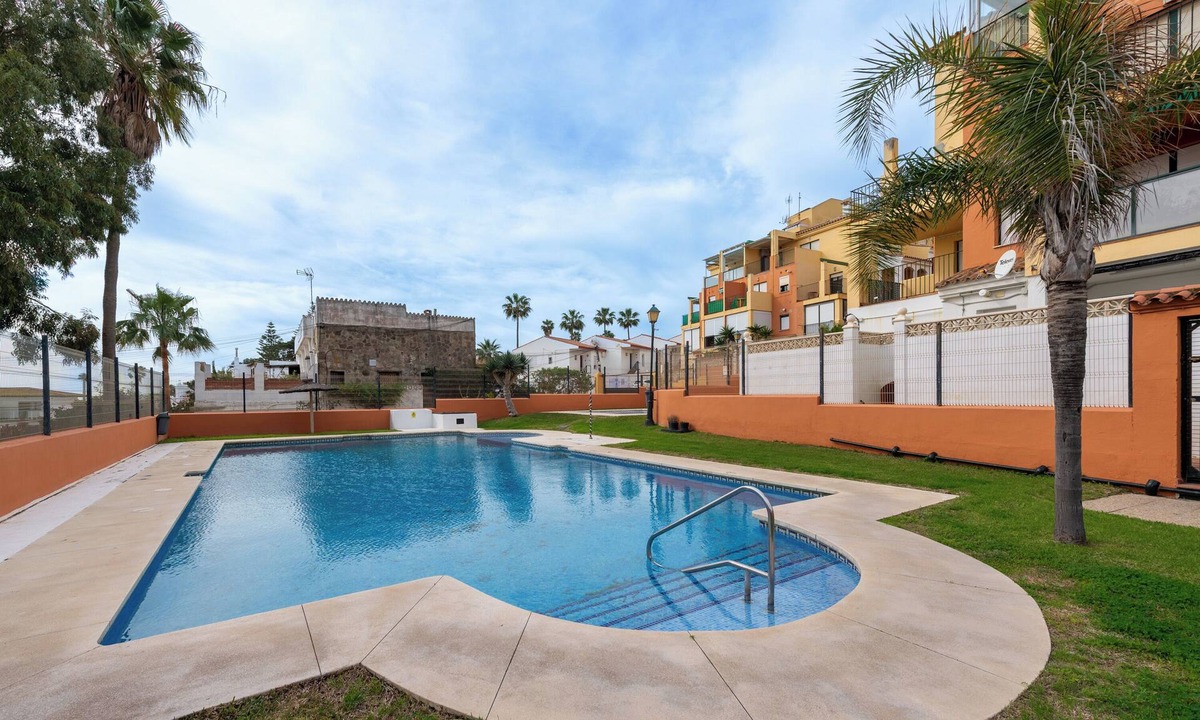 Puerto de la Duquesa Apartment | Apartment 'Urbanización Jardines Del Mar' with Sea View, Shared Pool and Air Conditioning