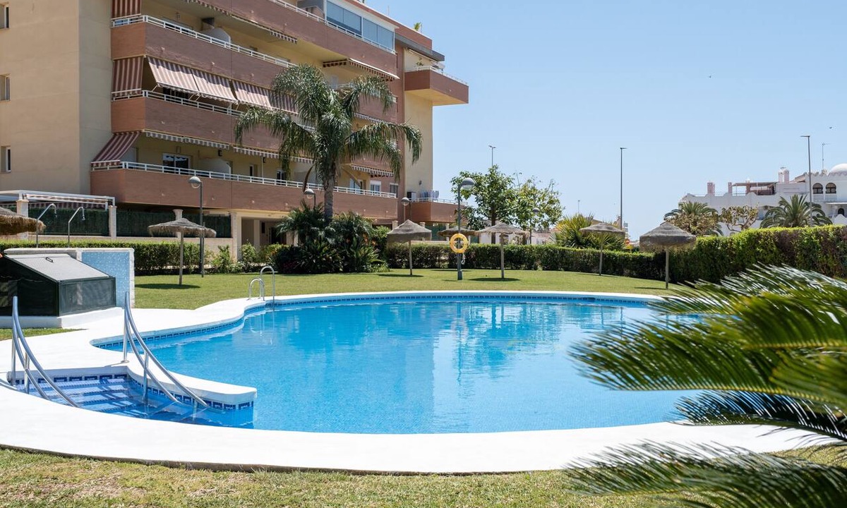 Mezquitilla Apartment | Apartment 'Vistas Al Mar' with Sea View, Wi-Fi and Air Conditioning