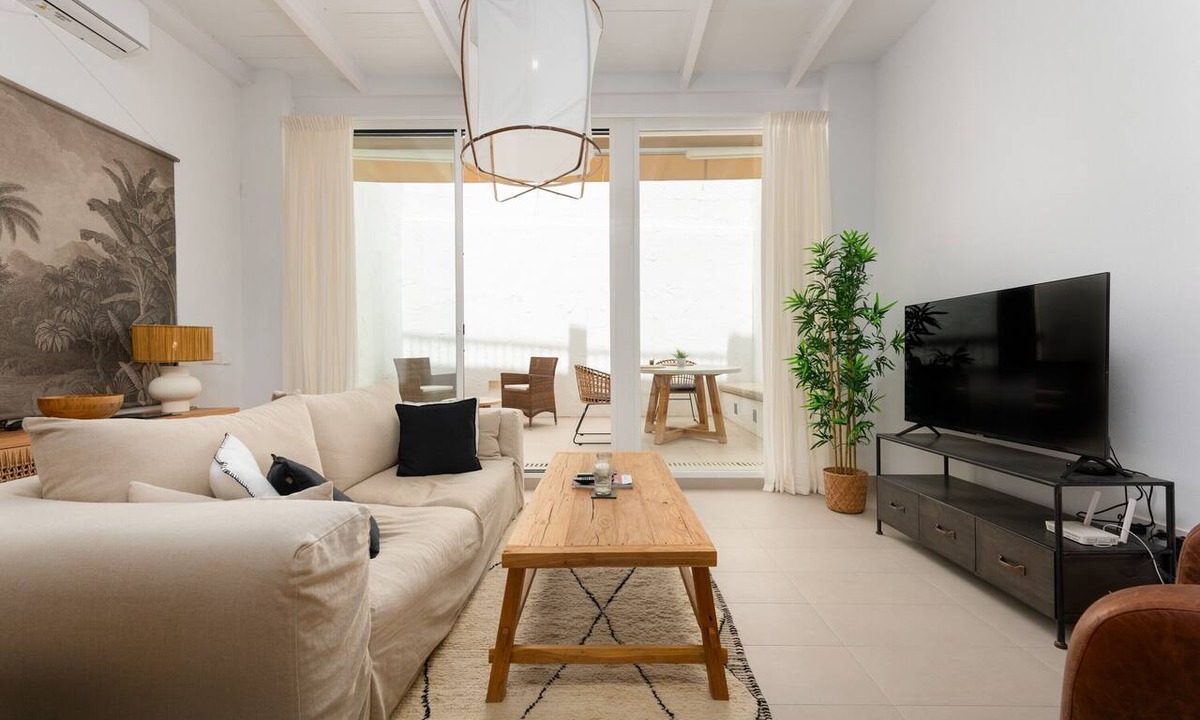 Estepona Apartment | Apartment 'Vivienda Casares' with Wi-Fi and Air Conditioning