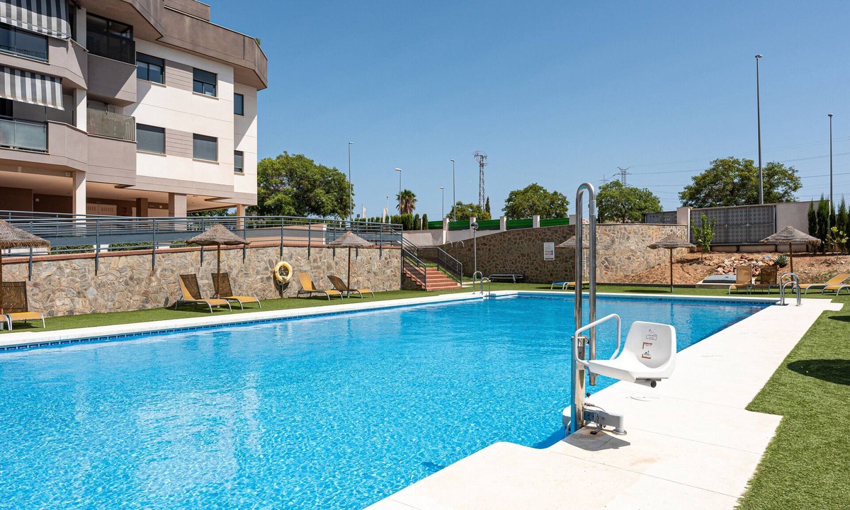 Puerto de la Torre Apartment | Apartment 'Vivienda Para Descansar' with Shared Pool, Wi-Fi and Air Conditioning