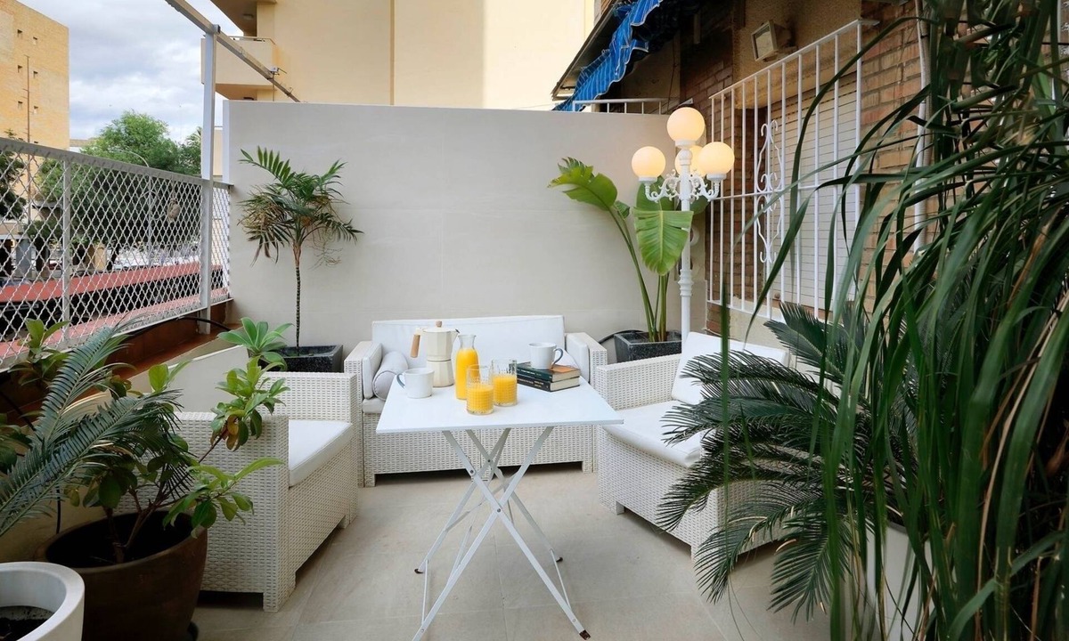 Giralda Sur Apartment | Apartment with large garden terrace near the center