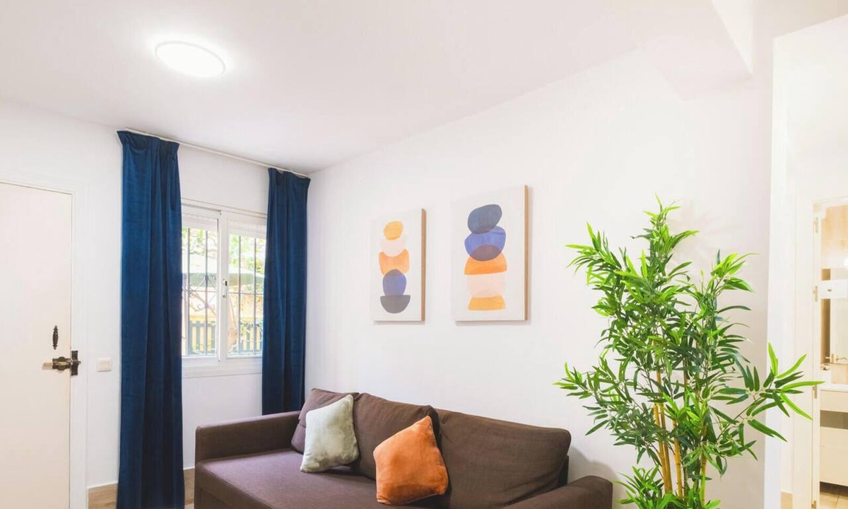 Cadiz Apartment | Apartment with patio - Hostal IMAR by Cadiz4Rentals