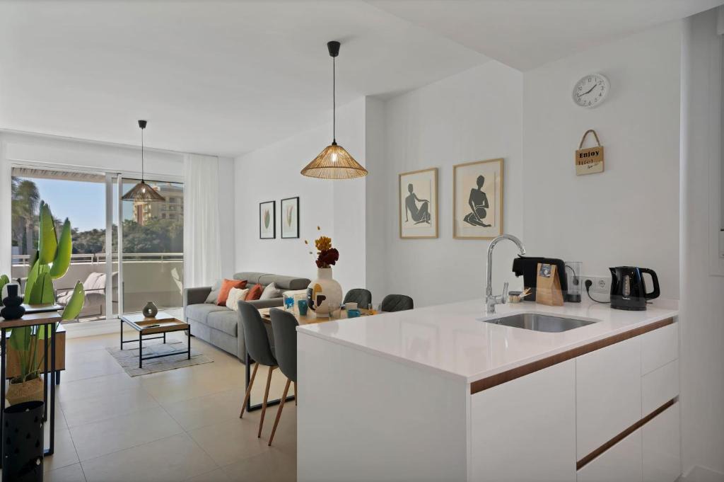 Torre del Mar Apartment | Apartment with terrace, parking, pool and A C - Horus 1
