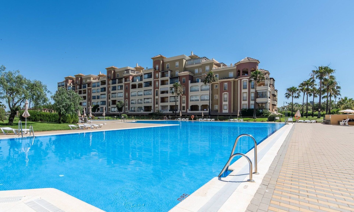 Ayamonte Apartment | Apartment With Terrace and Pool Access