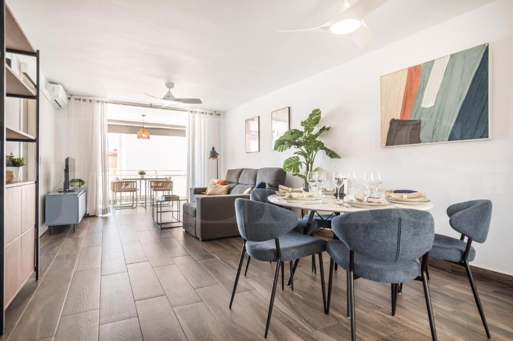 Explanada de la Estacion Apartment | Apartment with terrace next to Port of Malaga by REMS