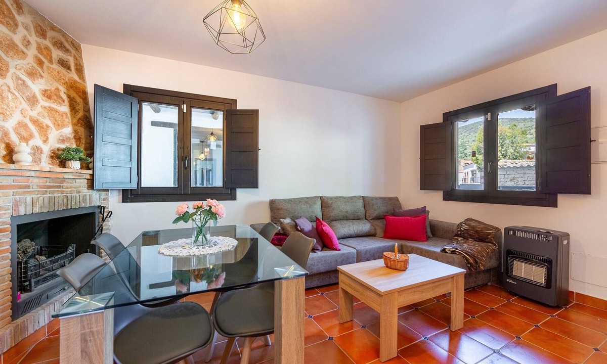 Ohanes Apartment | Apartment 'Your Ohanes Retreat' with Mountain Views, Balcony and Wi-Fi