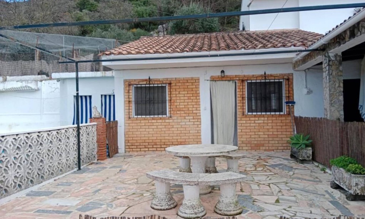 El Bosque House | AR Manantial de los Cañitos: Annex apartments w/own entrance, kitchen, bathroom