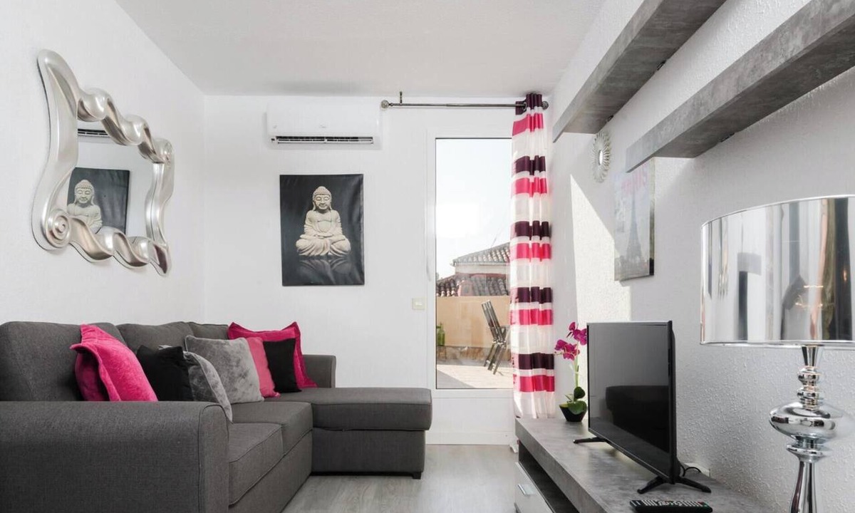 Justicia Apartment | Argensola Center - 2-Bedroom Apartment with Terrace