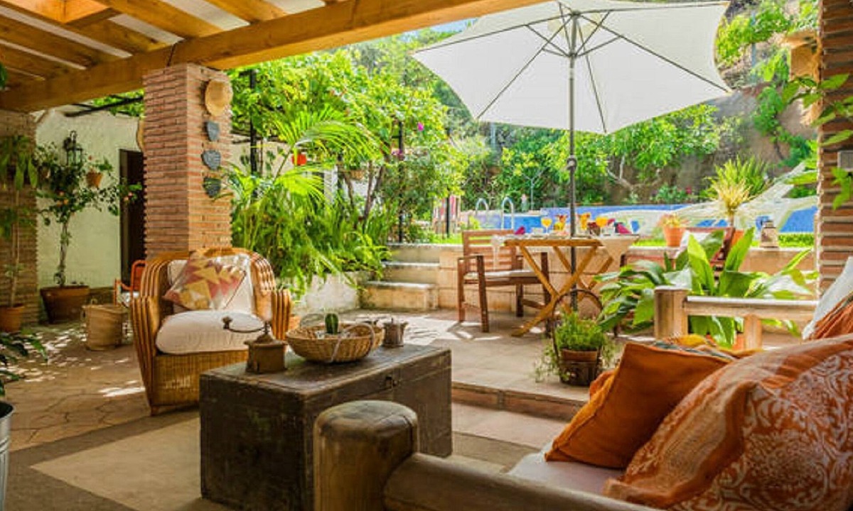 Rincon de la Victoria Bed & Breakfast | At Home Malaga Stay & Solo Travellers