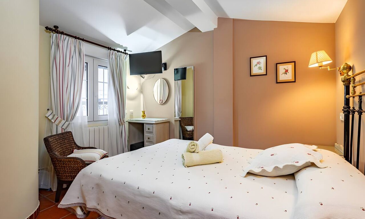 Arenas de Cabrales Apartment | Attic Double Room in Las Arenas: Charm and Comfort