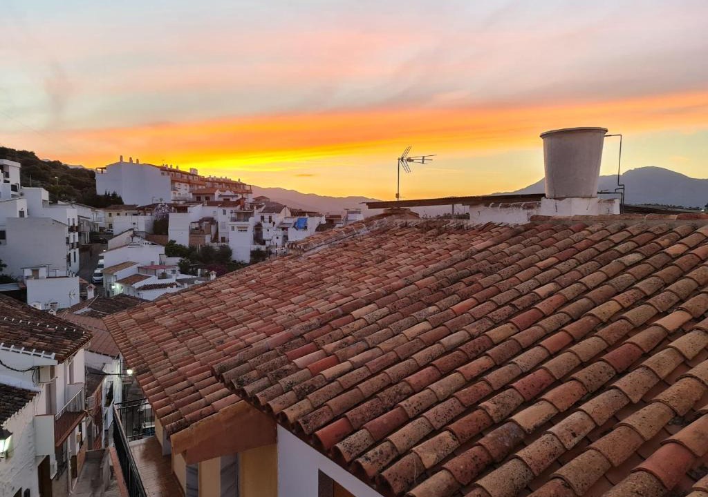 Guaro House | Authentic Charming Spanish Casa over 100 years old