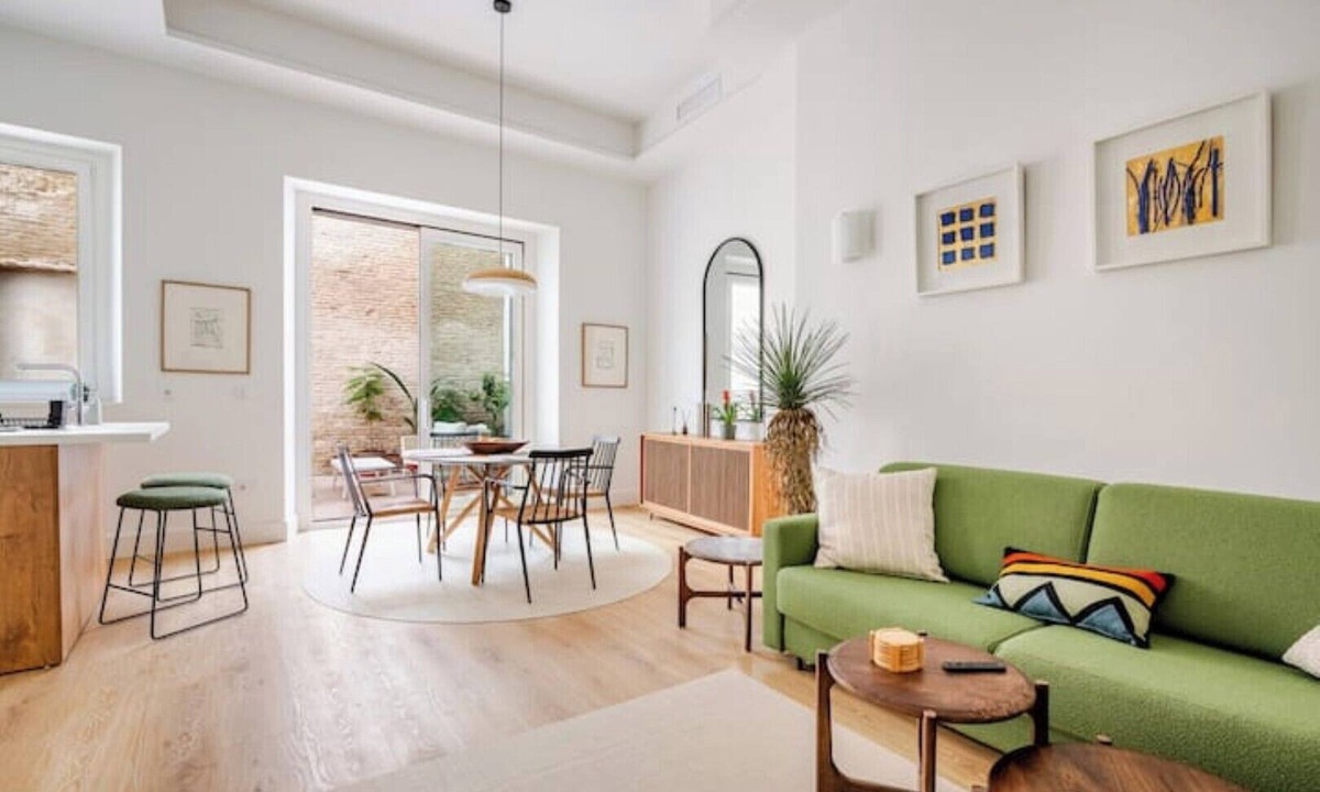 Feria Apartment | Azahar - Beautiful 1-Bedroom apartment with private patio in Seville’s Old Town.