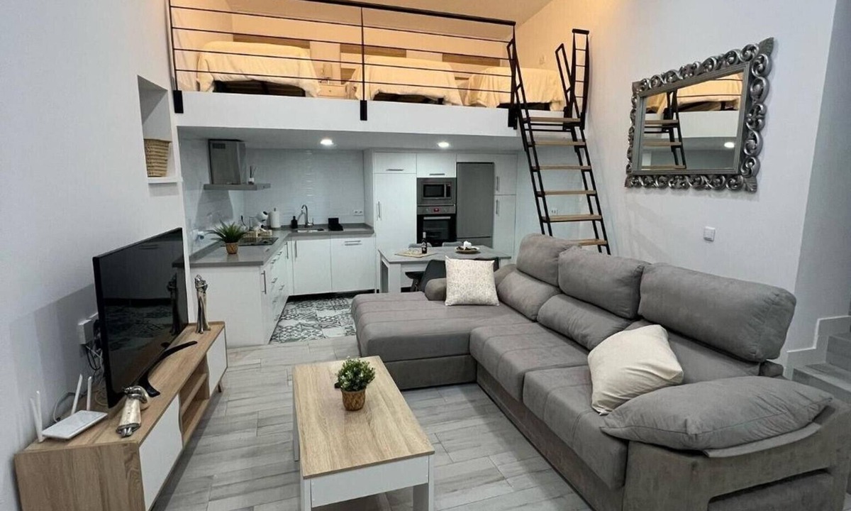 Sanlucar de Barrameda Apartment | 'Bajo De Guía' Apartment with Wi-Fi and Air Conditioning