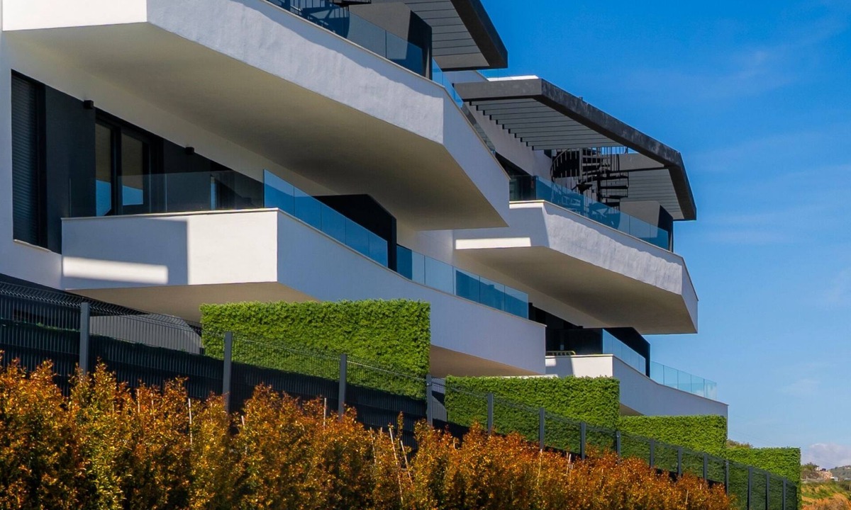 Rincon de la Victoria Apartment | Bali Vista Contemporary Three-Bedroom Apartment with Pool & Gym close to Malaga