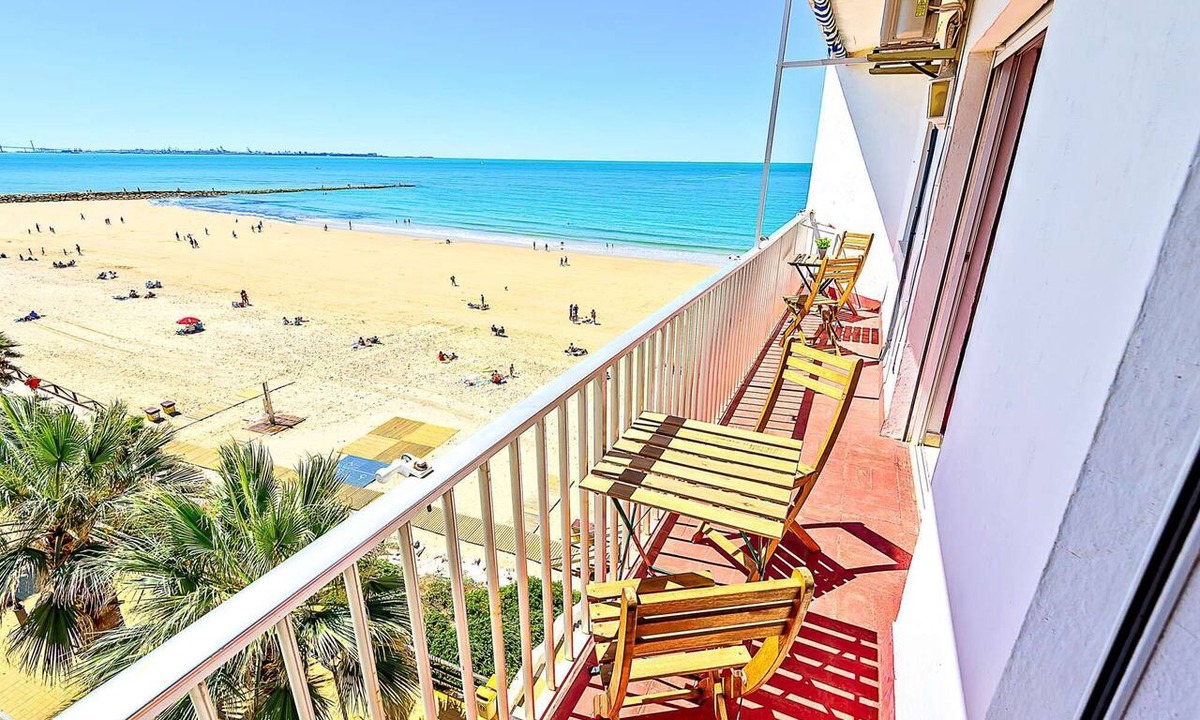 El Puerto de Santa Maria Apartment | Beachfront 3-BR apartment with pool and balconies