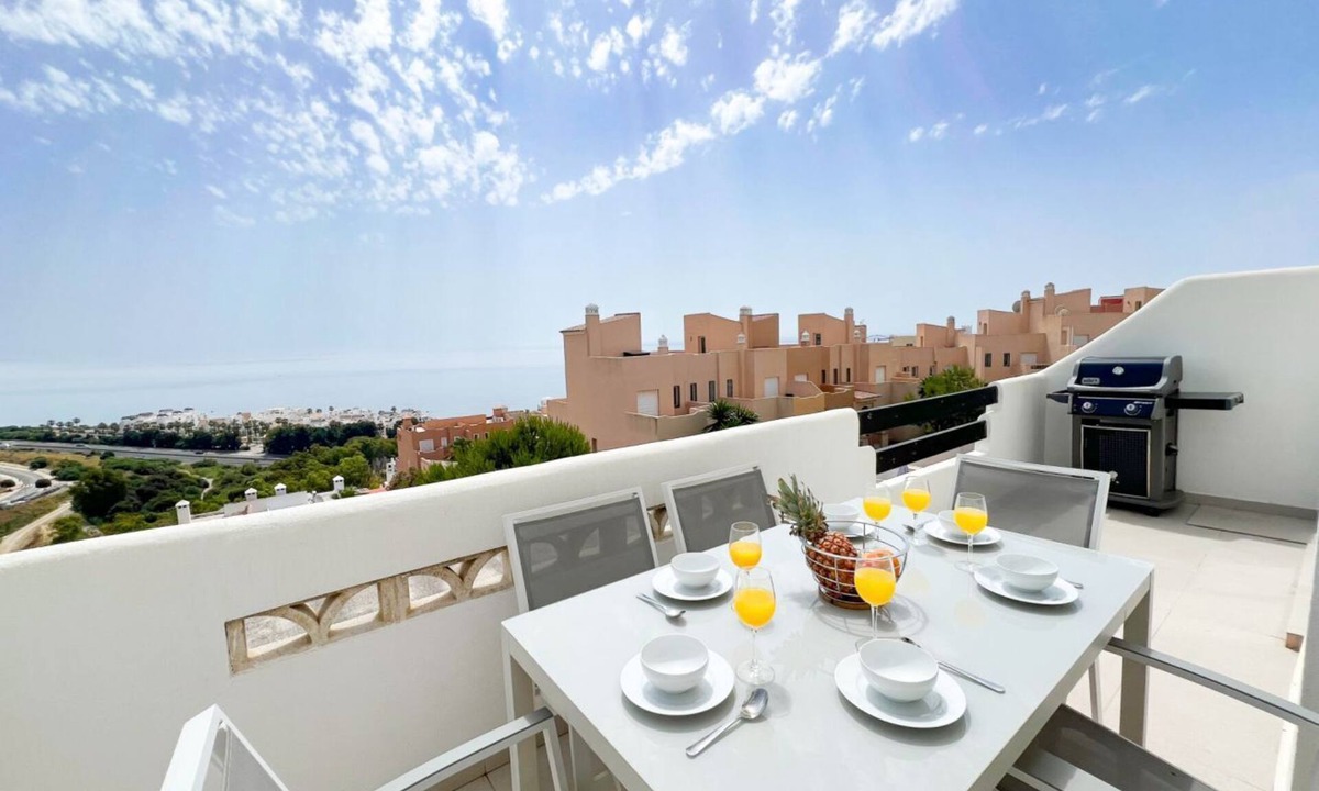Bahia de Casares Ski Chalet | Beach & Golf Townhouse in Bahía de Casares