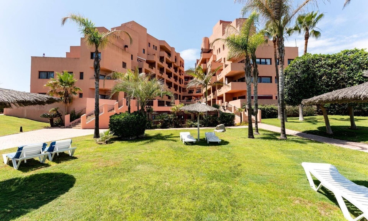 Puerto de la Duquesa Apartment | Beachfront Apartment -Don Juan Manilva