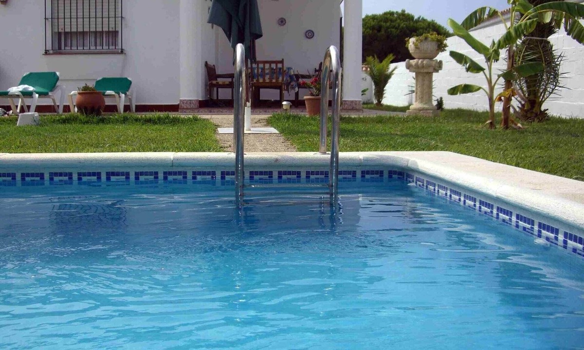 Poblado Sancti Petri Villa | Beautiful two bedrooms holiday villa fully self contained with private swimming