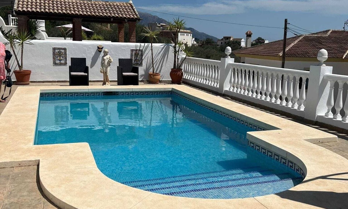 Mondron Villa | Beautiful 2 bedroom Villa with mountain views in a traditional Spanish village