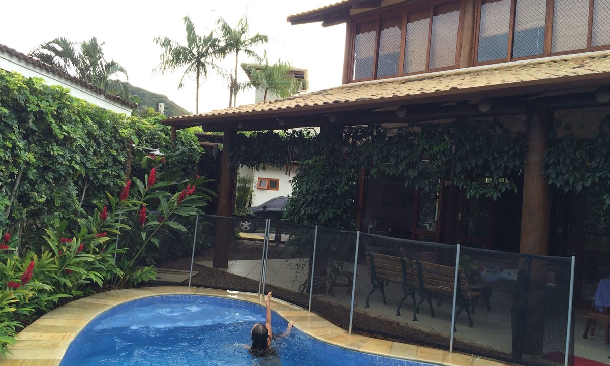 Praia do Pauba Condo | Beautiful and safe! 5 suites with air conditioning, heated pool, barbecue + pizza oven. Paúba-Maresia