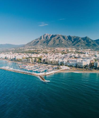 Puerto Banus Apartment | Beautiful Beachfront Apartment