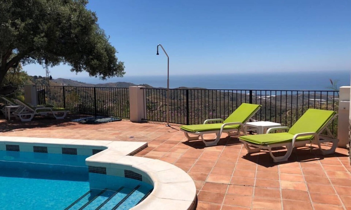 Sayalonga Villa | beautiful modern villa sea view in Sayalonga