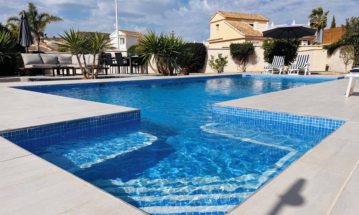 Mazarron House | Beautiful Modern Villa, ESP & UK TV, WIFI, Aircon, Private Designer Pool & Golf