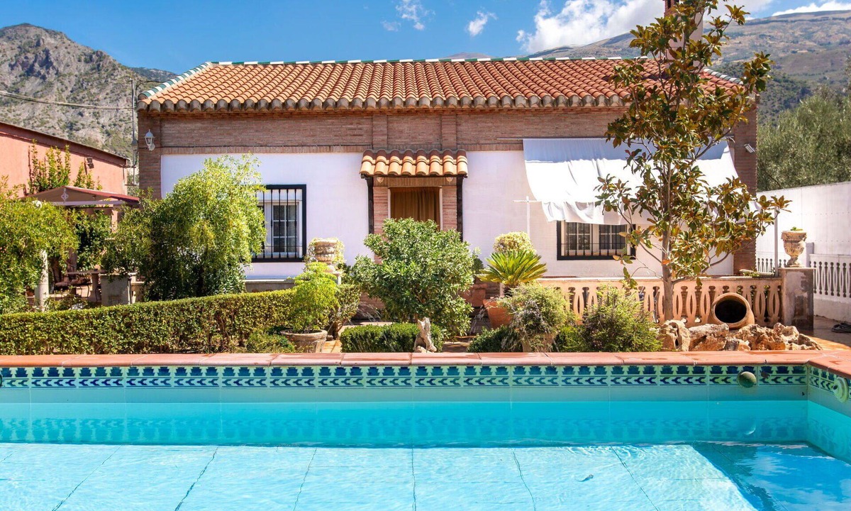 Niguelas House | Beautiful private villa for 6 guests with WIFI, private pool, A/C, TV and patio