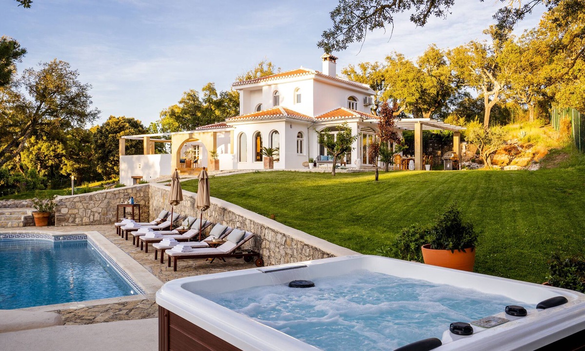 Alhama de Granada Villa | Beautiful property with private pool and tennis court and sensational location