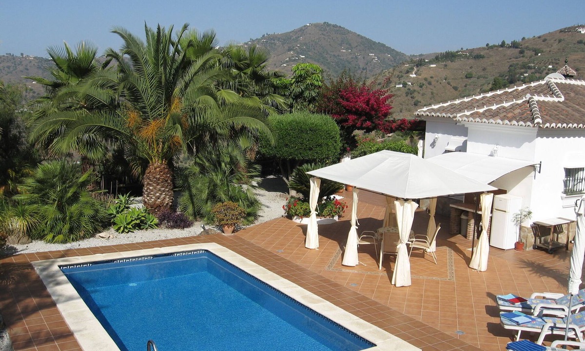 Competa Villa | Beautiful Villa set in a delightful valley, close to Competa,Nerja and the sea.