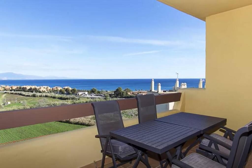 Puerto de la Duquesa Apartment | Bel appartement raffiné à 600 m de la plage